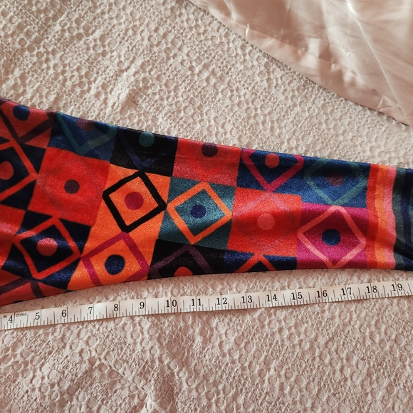 Geometric Patterned Long Sleeve Top - Picture 6 of 8